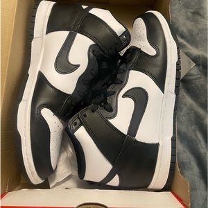 DUNK HIGH BLACK AND WHITE